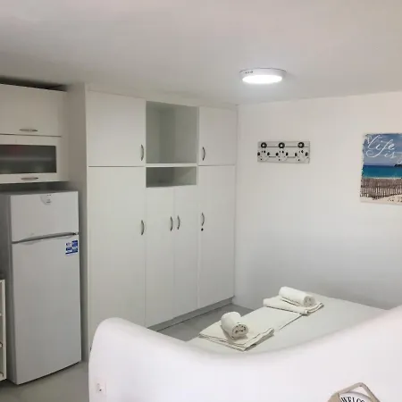 Daire Rineia Complex By Live&travel
