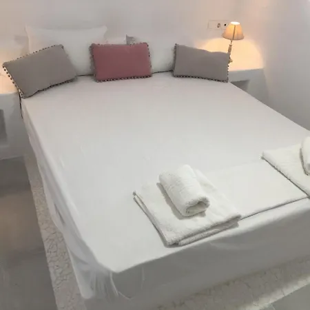 Rineia Complex By Live&travel