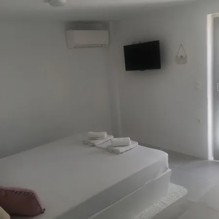 Rineia Complex By Live&travel *